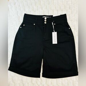 Tahari Black Bermuda Shorts - Size 6/28